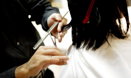 Soñar con cortar el cabello : 27 escenarios y significados