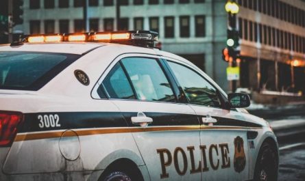 Soñar con policías : 18 escenarios y significados
