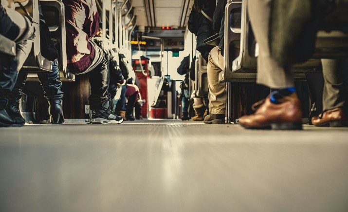 Soñar con autobuses : 27 escenarios y significados