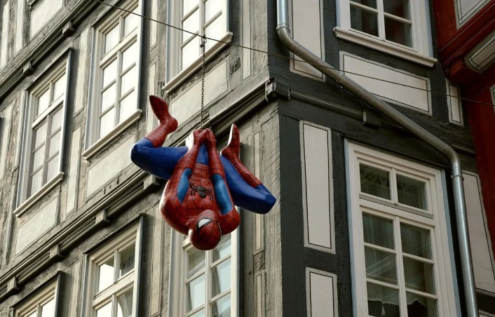 Soñar con rocódromo de araña : 36 escenarios y significados