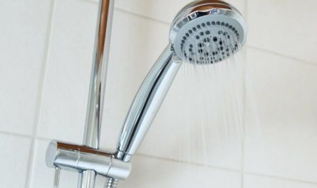 Soñar con ducha : 17 escenarios y significados