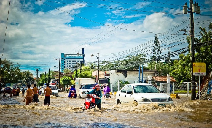 Soñar con inundaciones : 28 escenarios y significados
