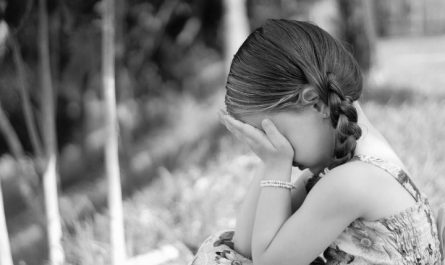 Soñar con llorar : 35 escenarios y significados