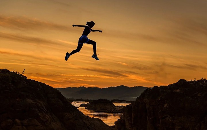 Soñar con correr : 38 escenarios y significados