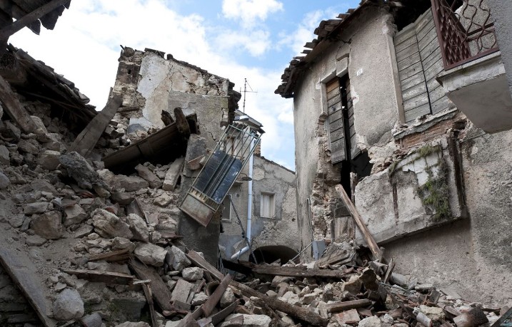 Soñar con terremotos : 32 escenarios y significados