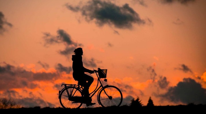 Soñar con bicicleta : 32 escenarios y significados
