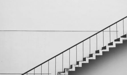 Soñar con subir escaleras : 28 escenarios y significados