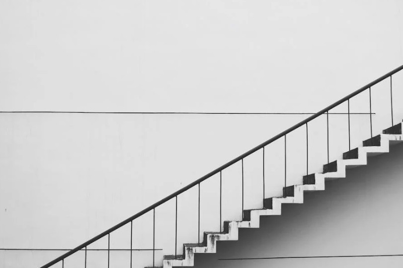 Soñar con subir escaleras : 28 escenarios y significados