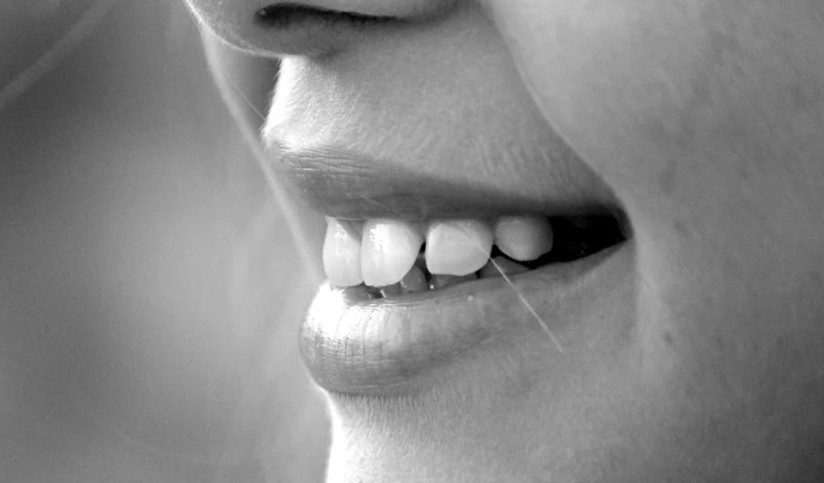 Soñar con dientes : 26 escenarios y significados
