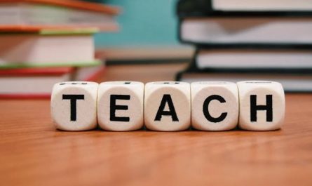 Soñar con ir a la escuela : 32 escenarios y significados