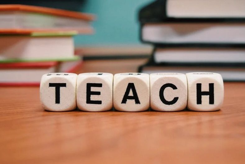 Soñar con ir a la escuela : 32 escenarios y significados