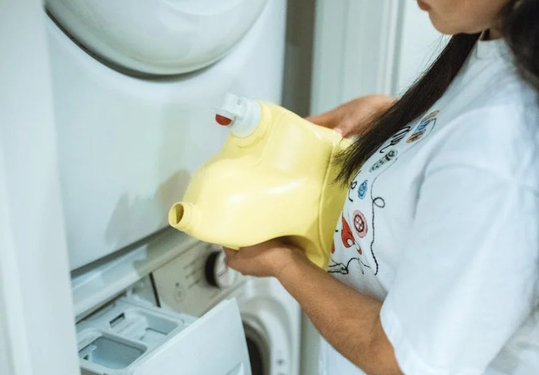Soñar con lavar ropa : 24 escenarios y significados
