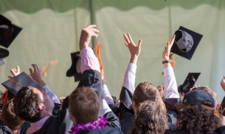 Soñar con graduación : 17 escenarios y significados