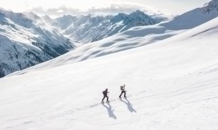 Soñar con escalar una montaña : 46 escenarios y significados