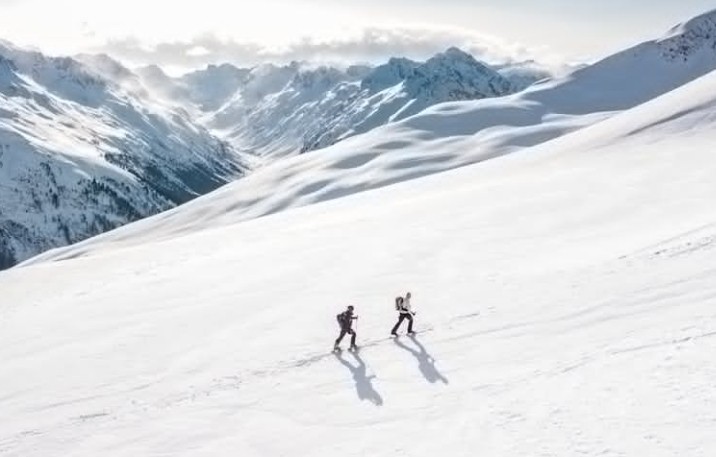 Soñar con escalar una montaña : 46 escenarios y significados