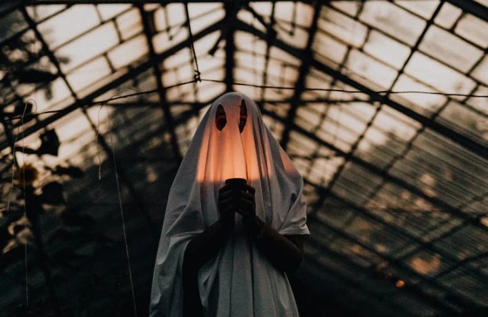 Soñar con encontrarse con fantasmas : 36 escenarios y significados