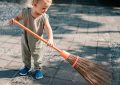 Soñar con una escoba : 23 escenarios y significados
