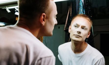 Soñar con maquillaje : 31 escenarios y significados