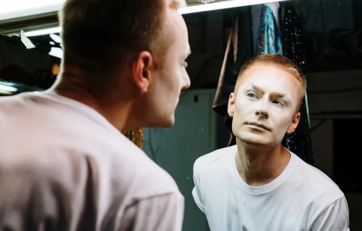 Soñar con maquillaje : 31 escenarios y significados