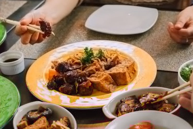 Soñar con pasteles de arroz frito : 22 escenarios y significados
