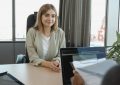 Soñar con buscar trabajo : 15 escenarios y significados