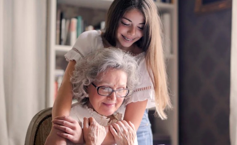Soñar con la abuela : 35 escenarios y significados