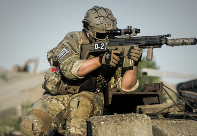 Soñar con el ejército : 36 escenarios y significados