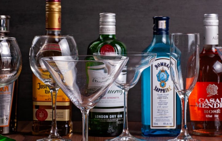 Soñar con vino : 41 escenarios y significados