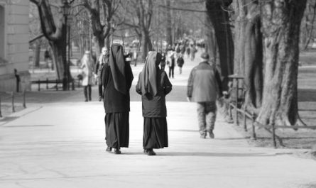 Soñar con monjas : 41 escenarios y significados