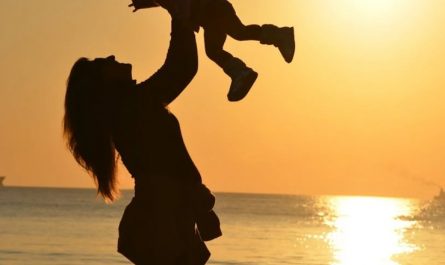 Soñar con una madre fallecida : 38 escenarios y significados