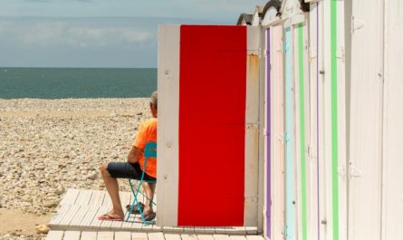 Soñar con llamar a las puertas : 24 escenarios y significados