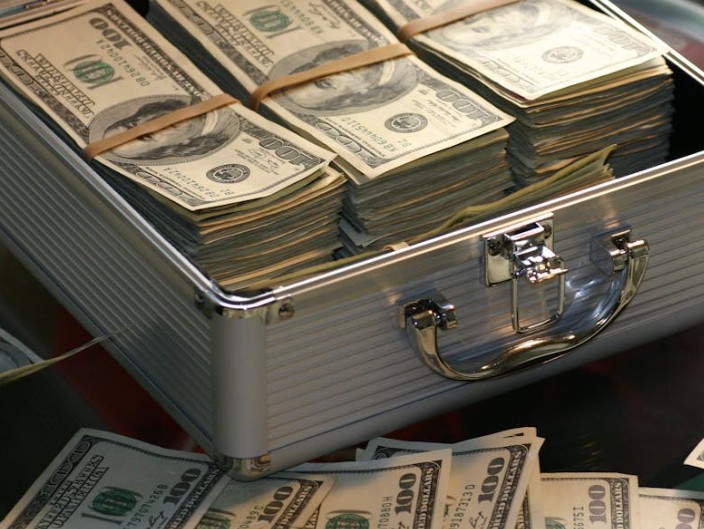 Soñar con robo a un banco : 20 escenarios y significados