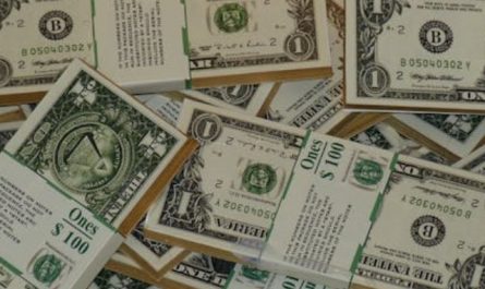 Soñar con gente rica : 29 escenarios y significados