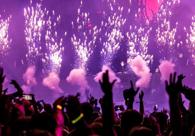 Soñar con una fiesta : 42 escenarios y significados