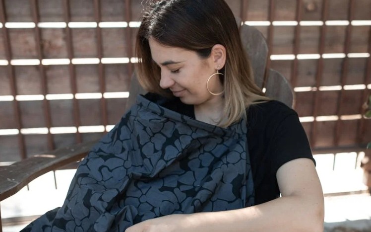 Soñar con lactancia materna : 22 escenarios y significados