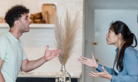 Soñar con peleas y peleas : 48 escenarios y significados
