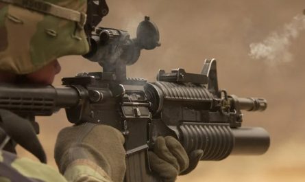 Soñar con disparar un arma : 38 escenarios y significados