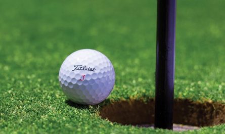 Soñar con golf : 44 escenarios y significados