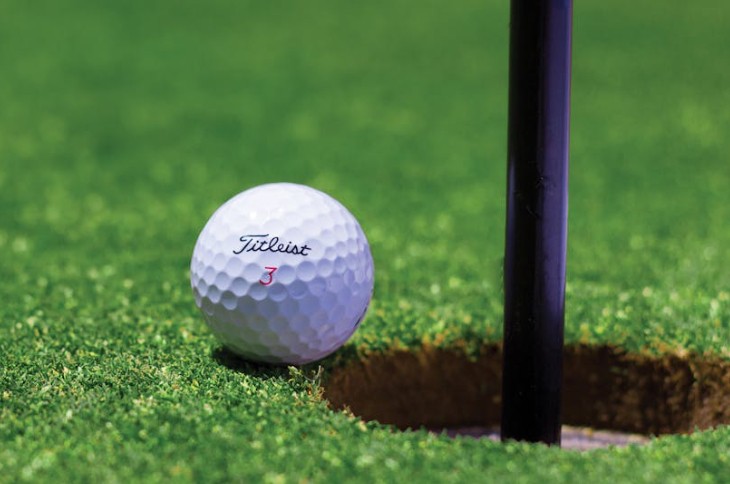 Soñar con golf : 44 escenarios y significados