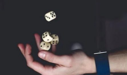 Soñar con dados : 32 escenarios y significados