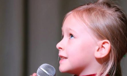 Soñar con karaoke : 35 escenarios y significados