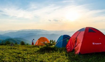 Soñar con acampar: 30 escenarios y significados
