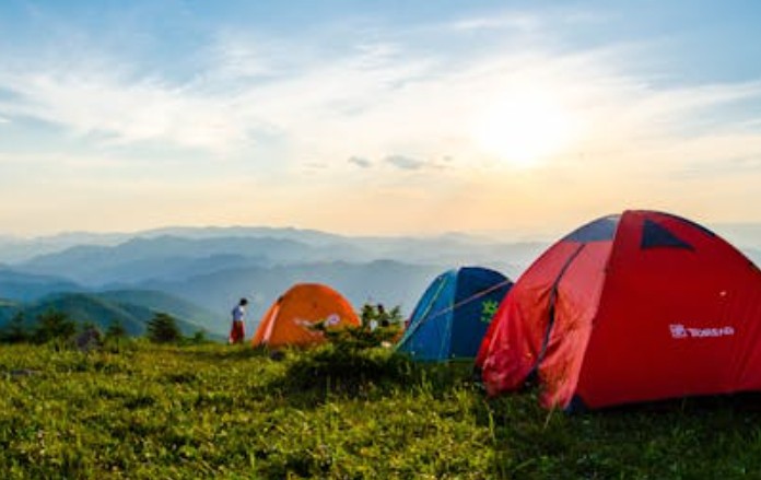 Soñar con acampar: 30 escenarios y significados