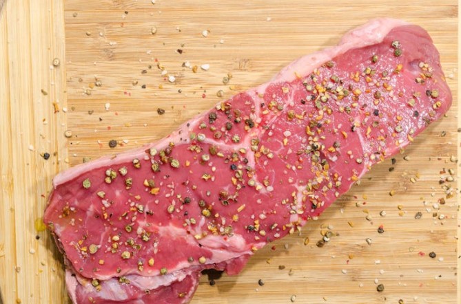 Soñar con bistec : 40 escenarios y significados