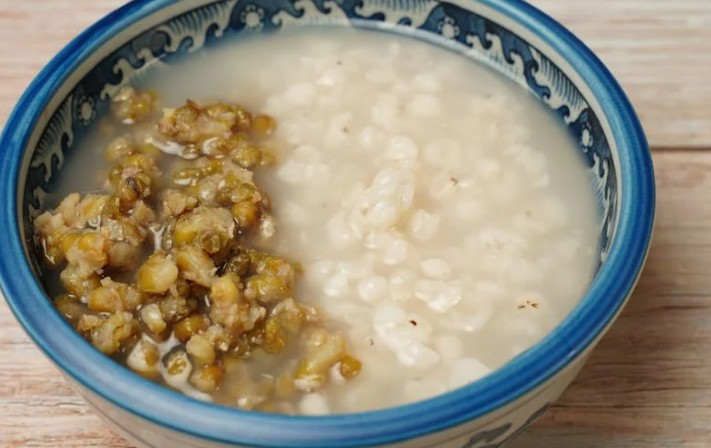 Soñar con gachas de avena : 35 escenarios y significados