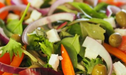Soñar con ensalada : 37 escenarios y significados