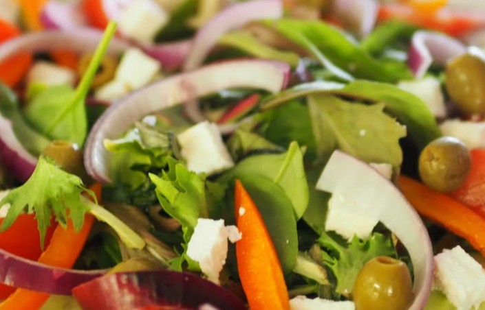 Soñar con ensalada : 37 escenarios y significados