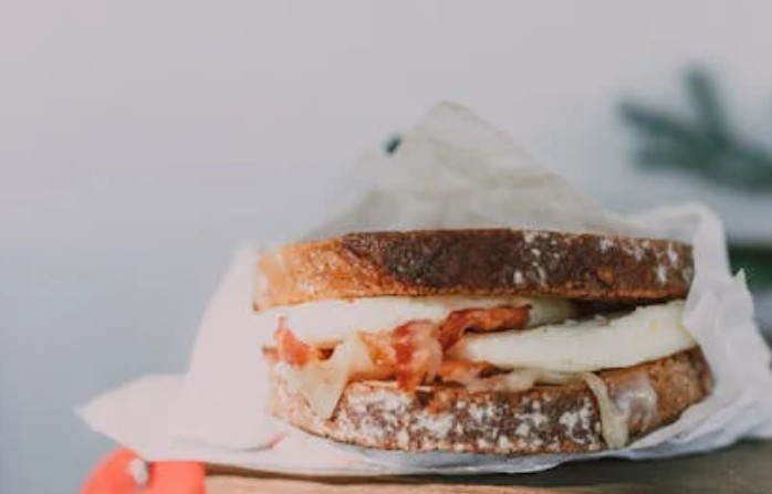 Soñar con sándwiches : 43 escenarios y significados