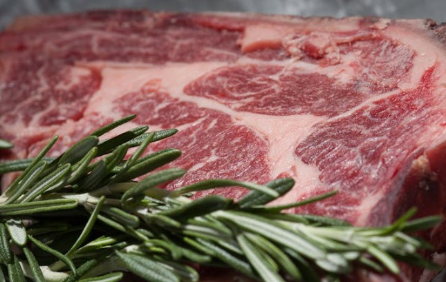 Soñar con carne de res : 29 escenarios y significados