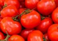 Soñar con tomates : 49 escenarios y significados
